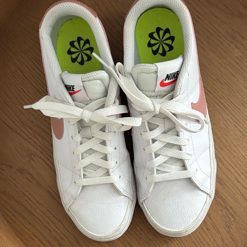 Nike Women's White and tan  Sneakers